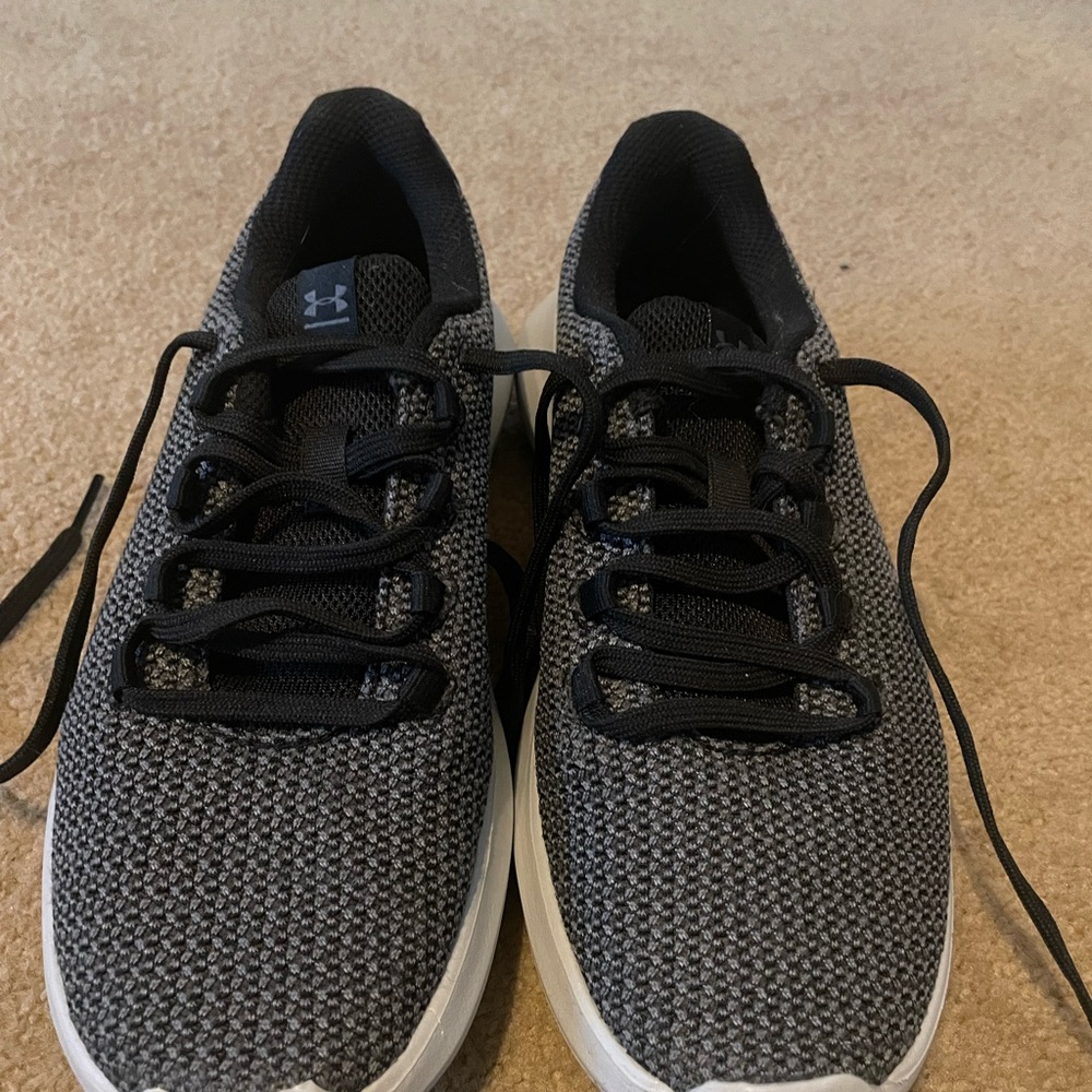 Under Armour women’s Black Running Shoes